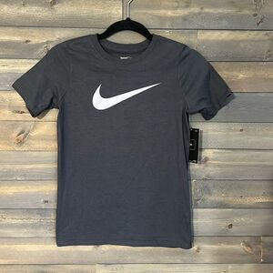 New Nike Athletic Cut Tee Big Boys Size Small in Gray